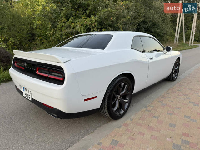 Білий Додж Challenger, об'ємом двигуна 5.65 л та пробігом 84 тис. км за 26500 $, фото 3 на Automoto.ua
