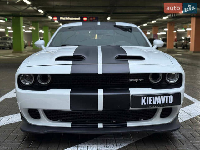 Белый Додж Челенджер, объемом двигателя 5.7 л и пробегом 90 тыс. км за 29900 $, фото 1 на Automoto.ua
