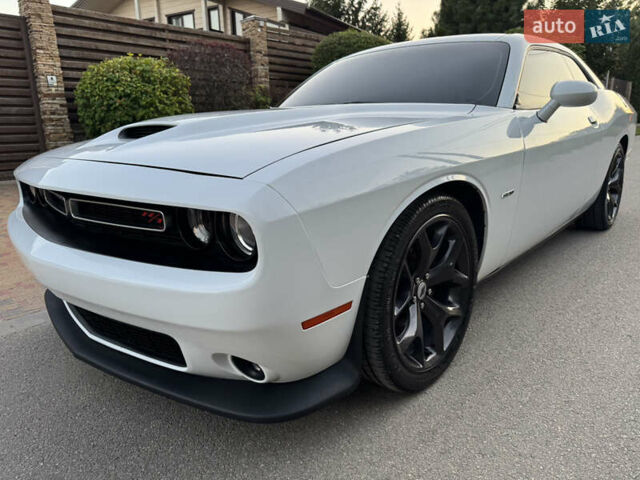 Білий Додж Challenger, об'ємом двигуна 5.65 л та пробігом 84 тис. км за 26500 $, фото 11 на Automoto.ua
