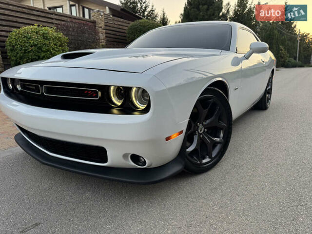 Білий Додж Challenger, об'ємом двигуна 5.65 л та пробігом 84 тис. км за 26500 $, фото 12 на Automoto.ua