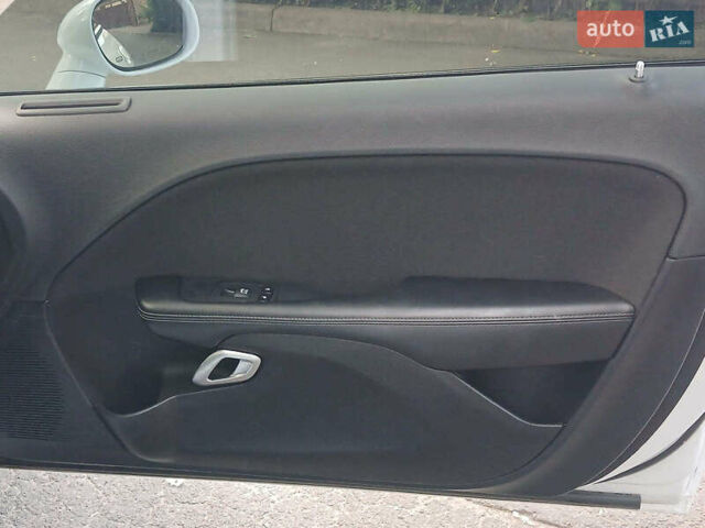 Белый Додж Челенджер, объемом двигателя 5.7 л и пробегом 53 тыс. км за 25190 $, фото 10 на Automoto.ua