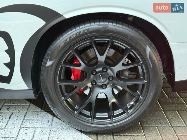 Белый Додж Челенджер, объемом двигателя 5.7 л и пробегом 90 тыс. км за 29900 $, фото 20 на Automoto.ua