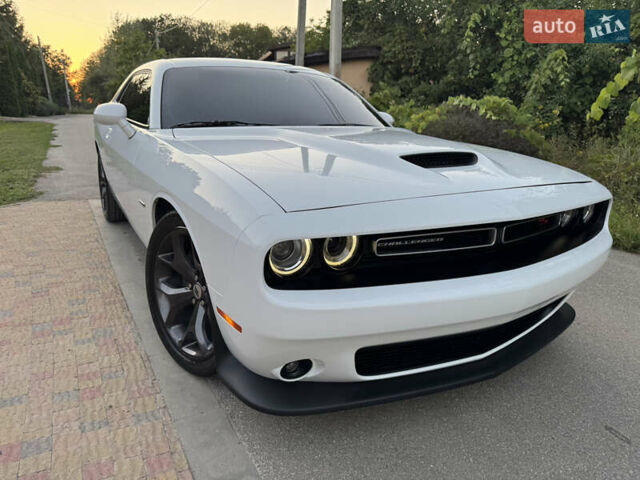 Білий Додж Challenger, об'ємом двигуна 5.65 л та пробігом 84 тис. км за 26500 $, фото 20 на Automoto.ua