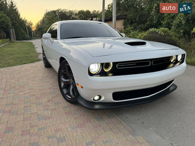 Білий Додж Challenger, об'ємом двигуна 5.65 л та пробігом 84 тис. км за 26500 $, фото 45 на Automoto.ua