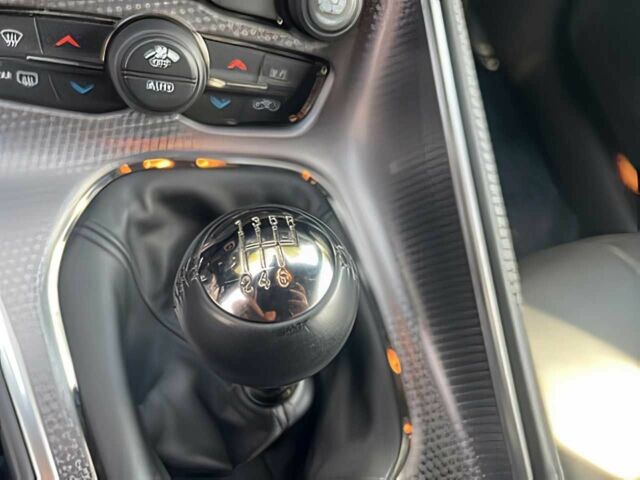 Белый Додж Челенджер, объемом двигателя 6.2 л и пробегом 35 тыс. км за 30000 $, фото 8 на Automoto.ua