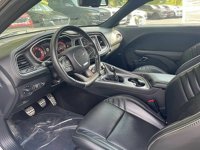 Белый Додж Челенджер, объемом двигателя 6.2 л и пробегом 35 тыс. км за 30000 $, фото 5 на Automoto.ua