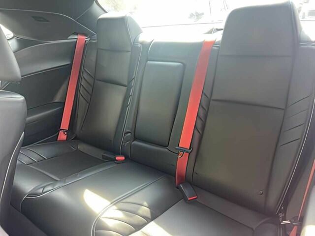 Белый Додж Челенджер, объемом двигателя 6.2 л и пробегом 35 тыс. км за 30000 $, фото 12 на Automoto.ua