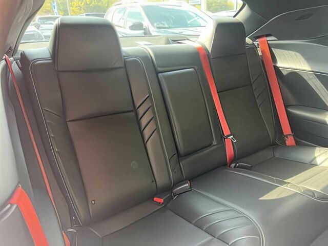 Белый Додж Челенджер, объемом двигателя 6.2 л и пробегом 35 тыс. км за 30000 $, фото 13 на Automoto.ua