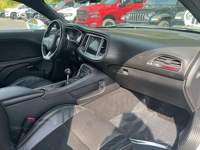 Белый Додж Челенджер, объемом двигателя 6.2 л и пробегом 35 тыс. км за 30000 $, фото 11 на Automoto.ua