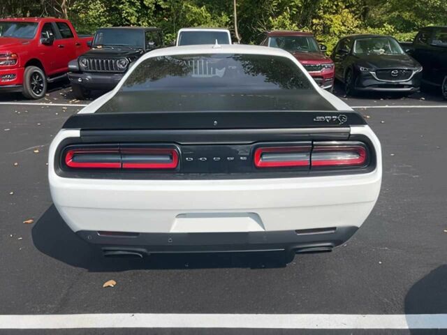 Белый Додж Челенджер, объемом двигателя 6.2 л и пробегом 35 тыс. км за 30000 $, фото 3 на Automoto.ua