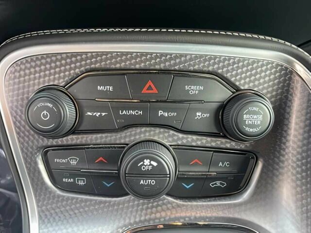 Белый Додж Челенджер, объемом двигателя 6.2 л и пробегом 35 тыс. км за 30000 $, фото 9 на Automoto.ua