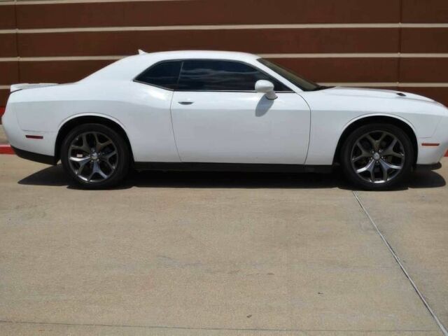 Білий Додж Challenger, об'ємом двигуна 3.6 л та пробігом 40 тис. км за 13400 $, фото 3 на Automoto.ua