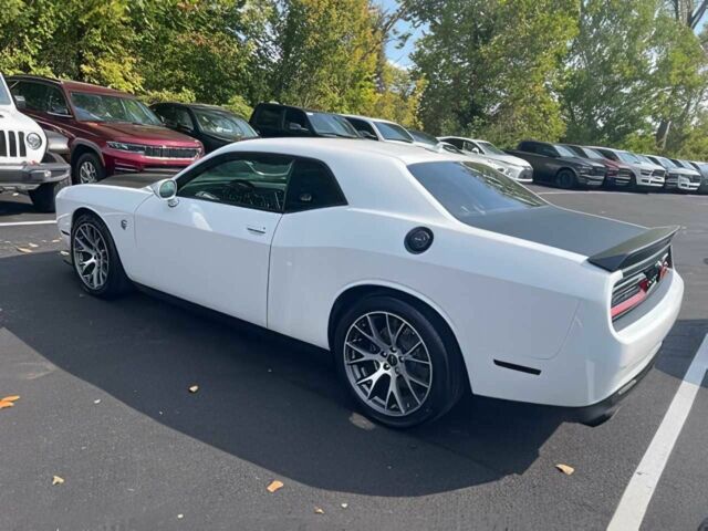 Белый Додж Челенджер, объемом двигателя 6.2 л и пробегом 35 тыс. км за 30000 $, фото 4 на Automoto.ua