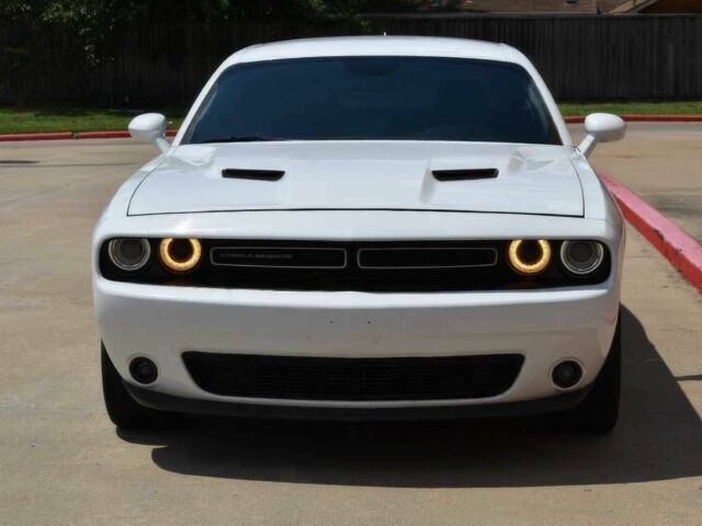 Білий Додж Challenger, об'ємом двигуна 3.6 л та пробігом 40 тис. км за 13400 $, фото 1 на Automoto.ua