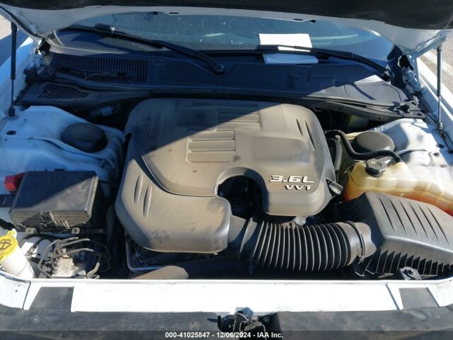 Додж Челенджер 2021 в Львове на Automoto.ua Белый Додж Челенджер, объемом двигателя 3.6 л и пробегом 163 тыс. км за 14000 $, фото 10 на Automoto.ua