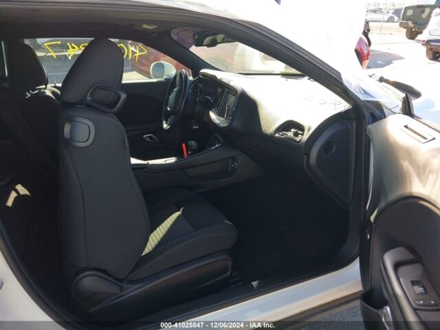 Додж Челенджер 2021 в Львове на Automoto.ua Белый Додж Челенджер, объемом двигателя 3.6 л и пробегом 163 тыс. км за 14000 $, фото 6 на Automoto.ua