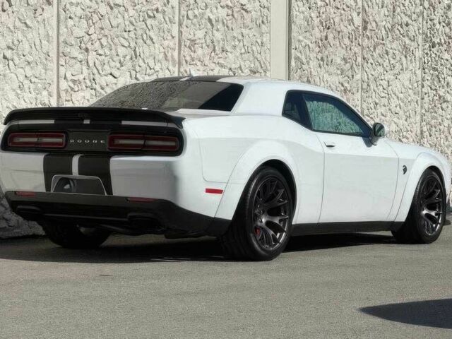 Білий Додж Challenger, об'ємом двигуна 6.2 л та пробігом 30 тис. км за 4900 $, фото 5 на Automoto.ua