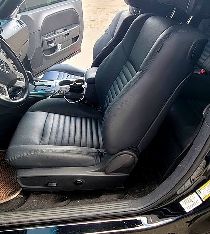 Чорний Додж Challenger, об'ємом двигуна 3.6 л та пробігом 310 тис. км за 14999 $, фото 5 на Automoto.ua