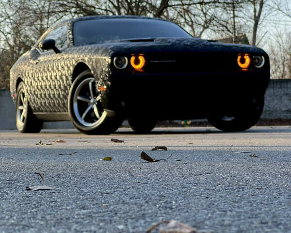 Черный Додж Челенджер, объемом двигателя 3.6 л и пробегом 210 тыс. км за 16500 $, фото 6 на Automoto.ua