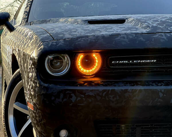 Черный Додж Челенджер, объемом двигателя 3.6 л и пробегом 210 тыс. км за 16500 $, фото 5 на Automoto.ua