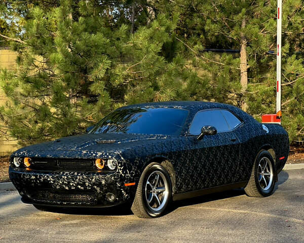 Черный Додж Челенджер, объемом двигателя 3.6 л и пробегом 210 тыс. км за 16500 $, фото 14 на Automoto.ua