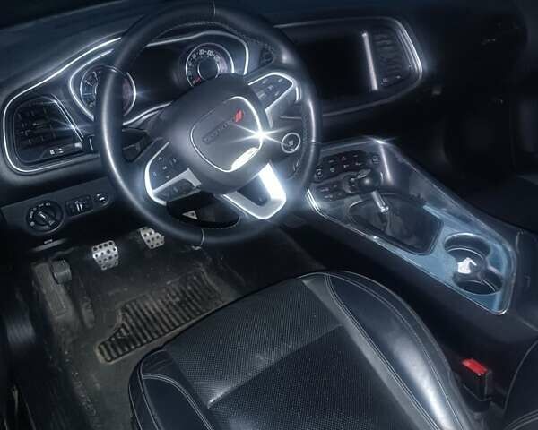 Черный Додж Челенджер, объемом двигателя 5.65 л и пробегом 192 тыс. км за 19500 $, фото 1 на Automoto.ua