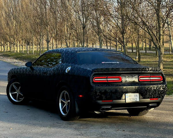 Черный Додж Челенджер, объемом двигателя 3.6 л и пробегом 210 тыс. км за 16500 $, фото 7 на Automoto.ua