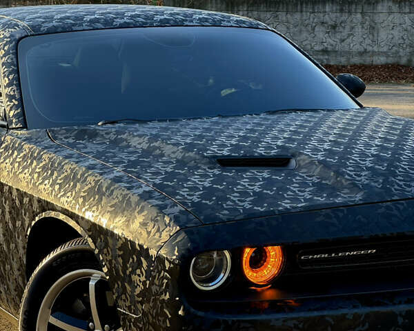 Черный Додж Челенджер, объемом двигателя 3.6 л и пробегом 210 тыс. км за 16500 $, фото 4 на Automoto.ua