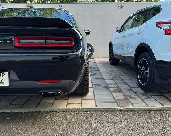 Черный Додж Челенджер, объемом двигателя 3.56 л и пробегом 110 тыс. км за 17000 $, фото 6 на Automoto.ua