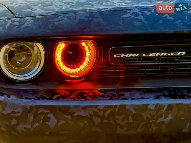 Черный Додж Челенджер, объемом двигателя 3.6 л и пробегом 210 тыс. км за 16500 $, фото 10 на Automoto.ua