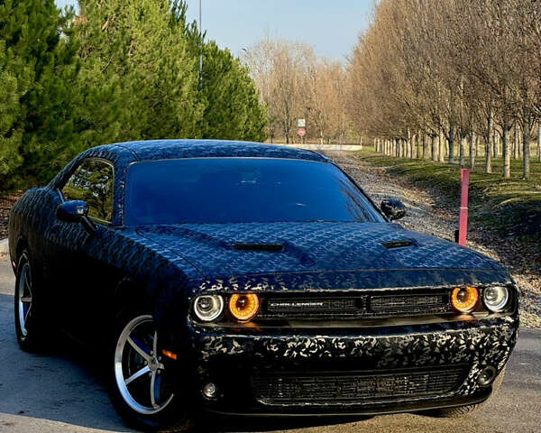 Черный Додж Челенджер, объемом двигателя 3.6 л и пробегом 210 тыс. км за 16500 $, фото 2 на Automoto.ua