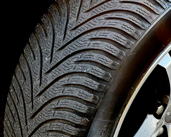 Черный Додж Челенджер, объемом двигателя 3.6 л и пробегом 210 тыс. км за 16500 $, фото 19 на Automoto.ua