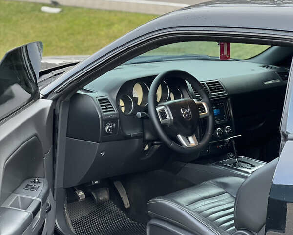 Черный Додж Челенджер, объемом двигателя 3.6 л и пробегом 212 тыс. км за 13900 $, фото 7 на Automoto.ua
