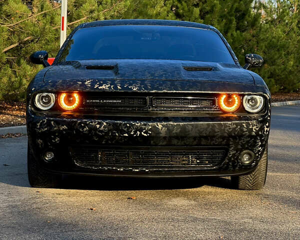 Черный Додж Челенджер, объемом двигателя 3.6 л и пробегом 210 тыс. км за 16500 $, фото 15 на Automoto.ua