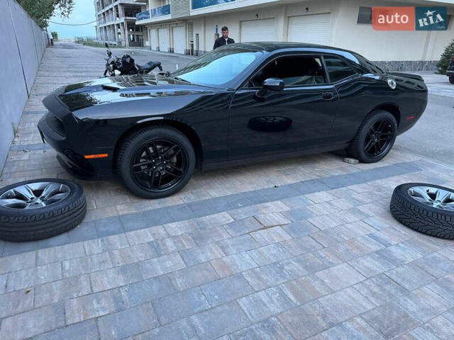Черный Додж Челенджер, объемом двигателя 3.56 л и пробегом 110 тыс. км за 17000 $, фото 8 на Automoto.ua