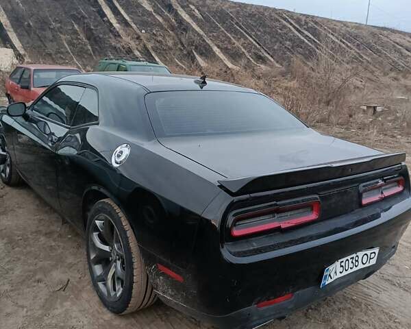 Черный Додж Челенджер, объемом двигателя 5.65 л и пробегом 192 тыс. км за 19500 $, фото 4 на Automoto.ua