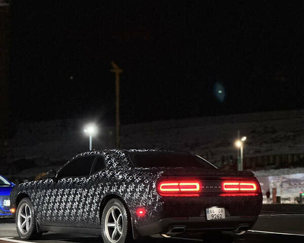 Черный Додж Челенджер, объемом двигателя 3.6 л и пробегом 210 тыс. км за 16500 $, фото 23 на Automoto.ua