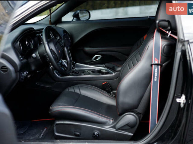 Чорний Додж Challenger, об'ємом двигуна 3.6 л та пробігом 234 тис. км за 12900 $, фото 8 на Automoto.ua