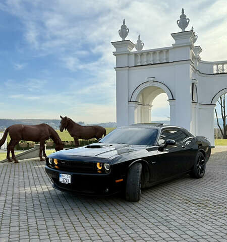 Черный Додж Челенджер, объемом двигателя 5.65 л и пробегом 72 тыс. км за 35000 $, фото 11 на Automoto.ua