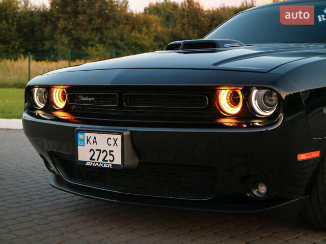 Черный Додж Челенджер, объемом двигателя 5.65 л и пробегом 72 тыс. км за 35000 $, фото 2 на Automoto.ua