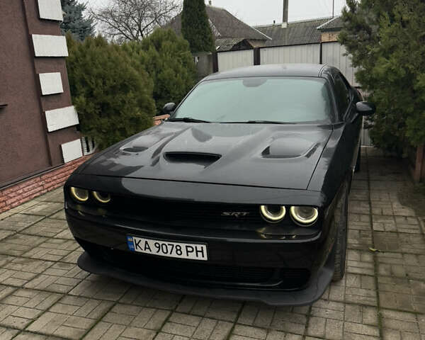 Черный Додж Челенджер, объемом двигателя 5.65 л и пробегом 180 тыс. км за 21500 $, фото 6 на Automoto.ua