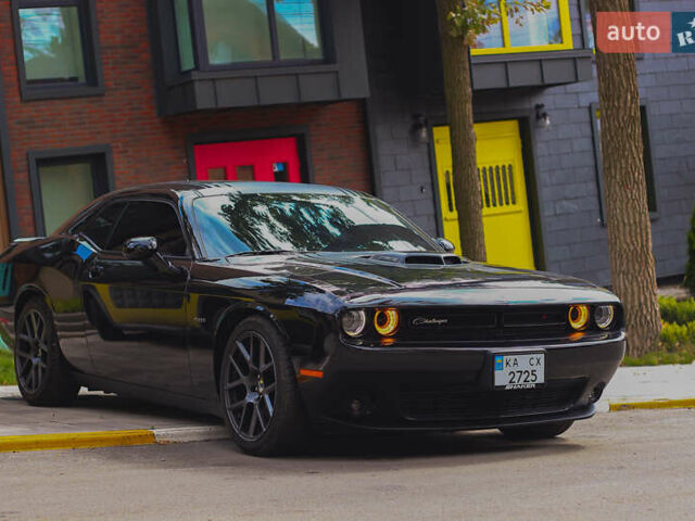 Черный Додж Челенджер, объемом двигателя 5.65 л и пробегом 72 тыс. км за 35000 $, фото 4 на Automoto.ua