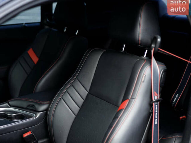 Чорний Додж Challenger, об'ємом двигуна 3.6 л та пробігом 234 тис. км за 12900 $, фото 6 на Automoto.ua