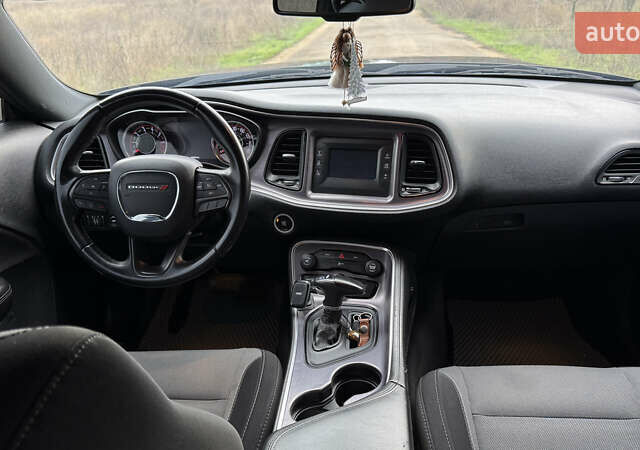 Черный Додж Челенджер, объемом двигателя 3.6 л и пробегом 153 тыс. км за 17000 $, фото 12 на Automoto.ua