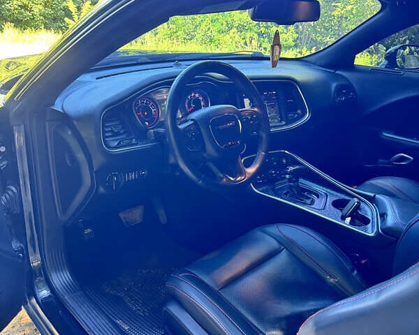 Чорний Додж Challenger, об'ємом двигуна 3.61 л та пробігом 220 тис. км за 19000 $, фото 18 на Automoto.ua