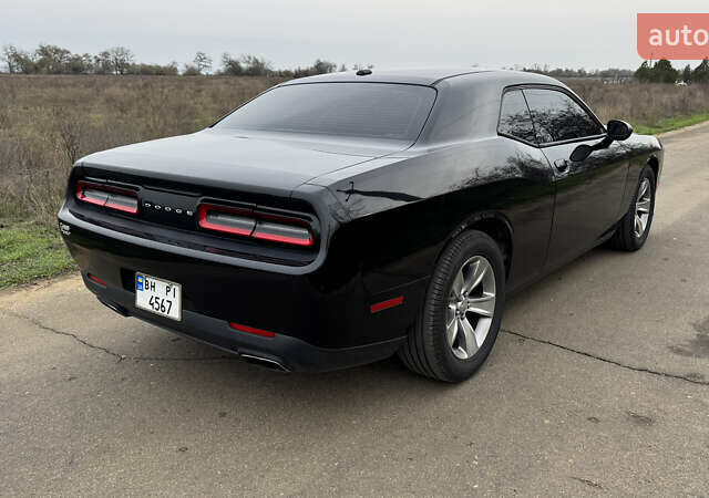 Черный Додж Челенджер, объемом двигателя 3.6 л и пробегом 153 тыс. км за 17000 $, фото 6 на Automoto.ua
