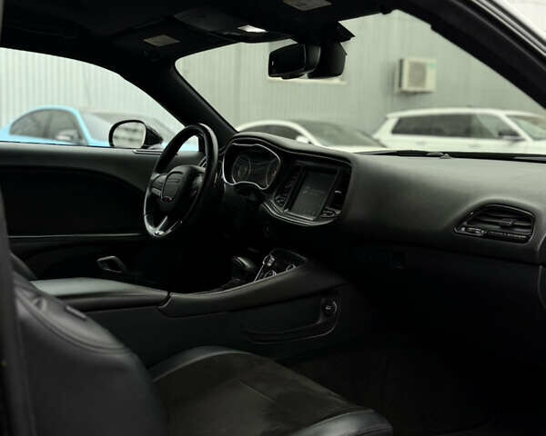 Черный Додж Челенджер, объемом двигателя 3.6 л и пробегом 153 тыс. км за 18500 $, фото 6 на Automoto.ua