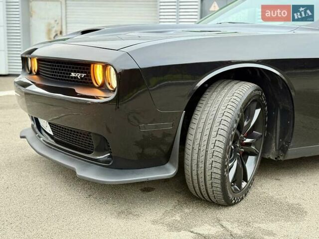 Черный Додж Челенджер, объемом двигателя 5.65 л и пробегом 132 тыс. км за 25500 $, фото 19 на Automoto.ua