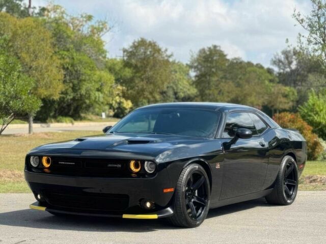 Черный Додж Челенджер, объемом двигателя 6.4 л и пробегом 75 тыс. км за 9300 $, фото 1 на Automoto.ua