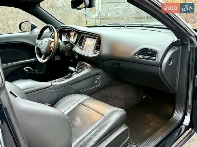 Черный Додж Челенджер, объемом двигателя 5.65 л и пробегом 132 тыс. км за 25500 $, фото 26 на Automoto.ua